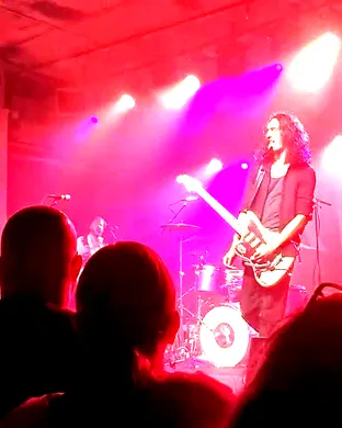 Bush, Mammoth & James and the Cold Gun