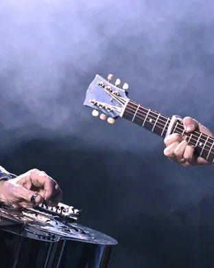 Mumford and Sons & Medium Build